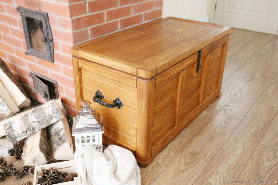 Сундук из массива дерева