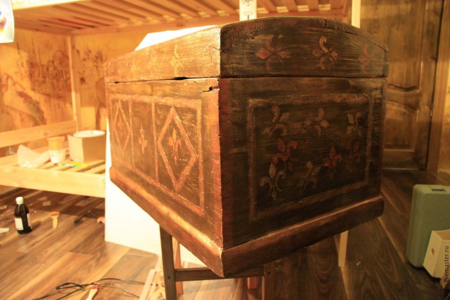 Сундук интерьерный