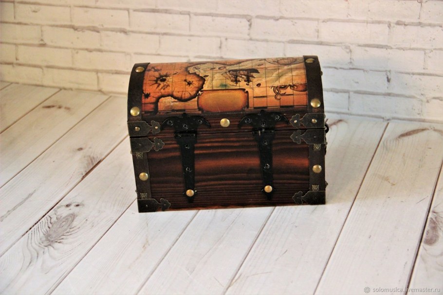 Сундуки старинные деревянные