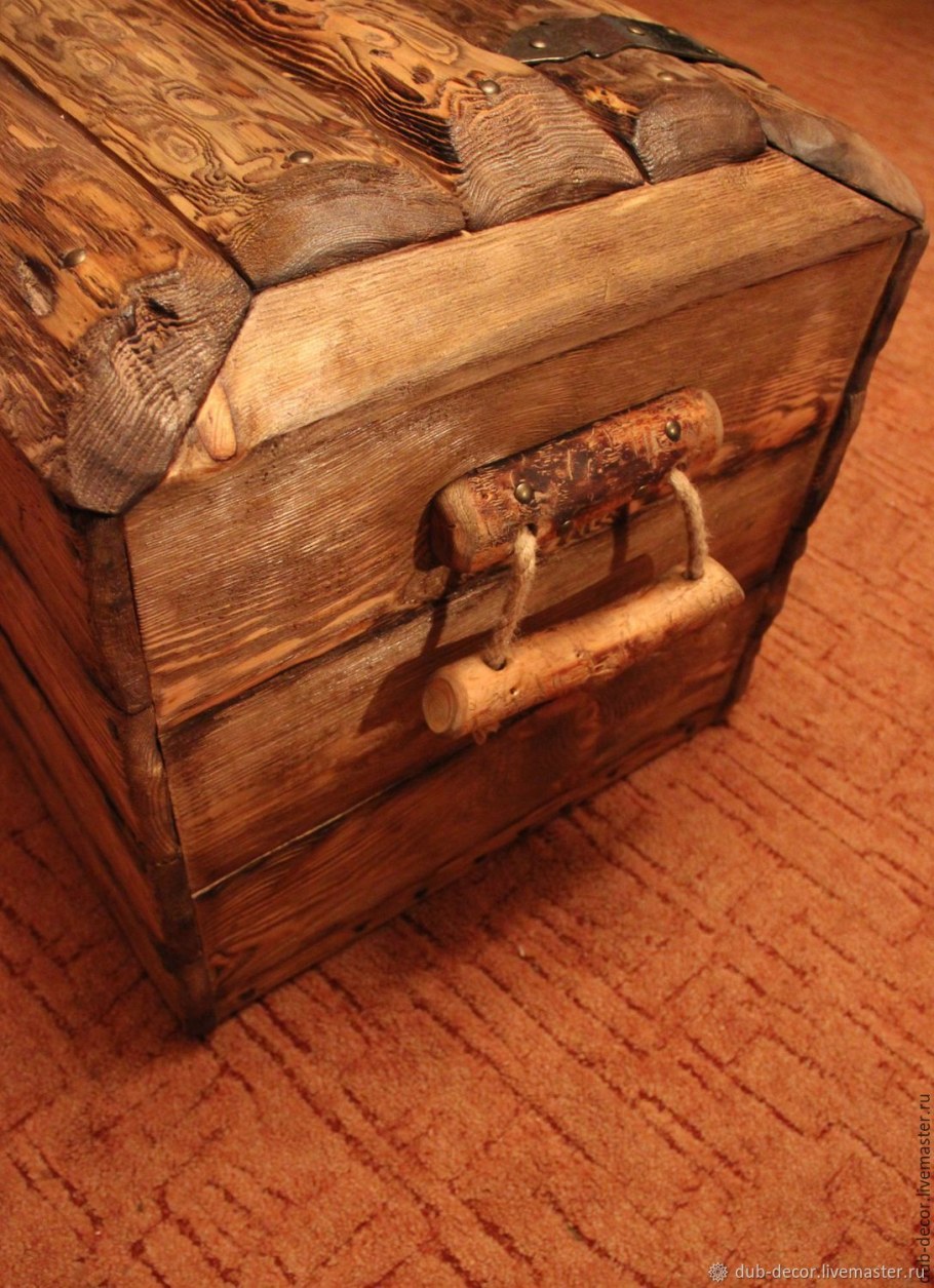 Интерьер сундука из дерева