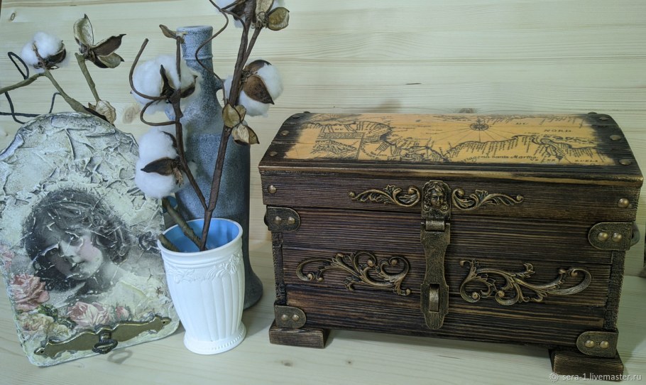 Сундук напольный деревянный