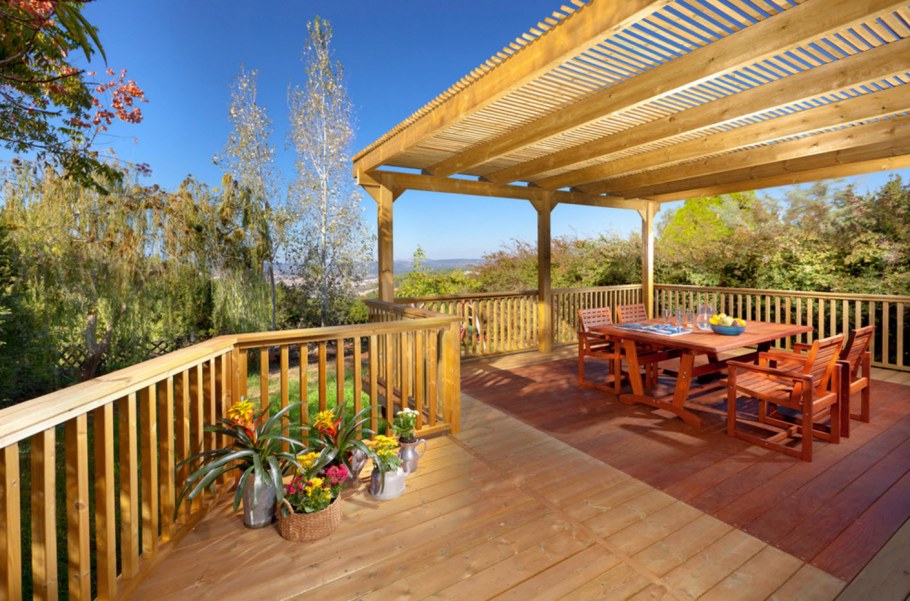 Деревянное крыльцо