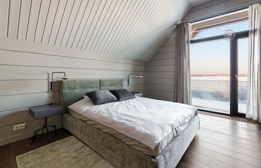 Интерьер спальни отделанной имитацией бруса