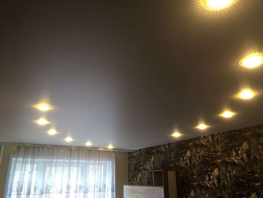 Натяжные потолки простые