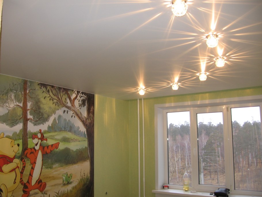 Натяжные потолки простые