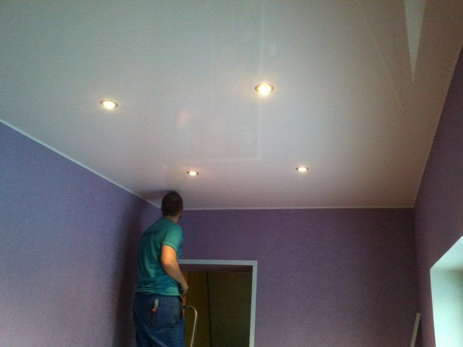 Натяжные потолки простые