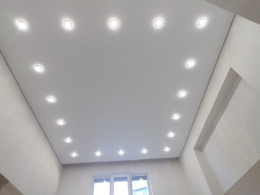 Лампочки для натяжных потолков