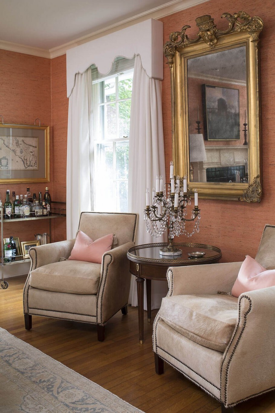 Персиковый цвет стен в офисе