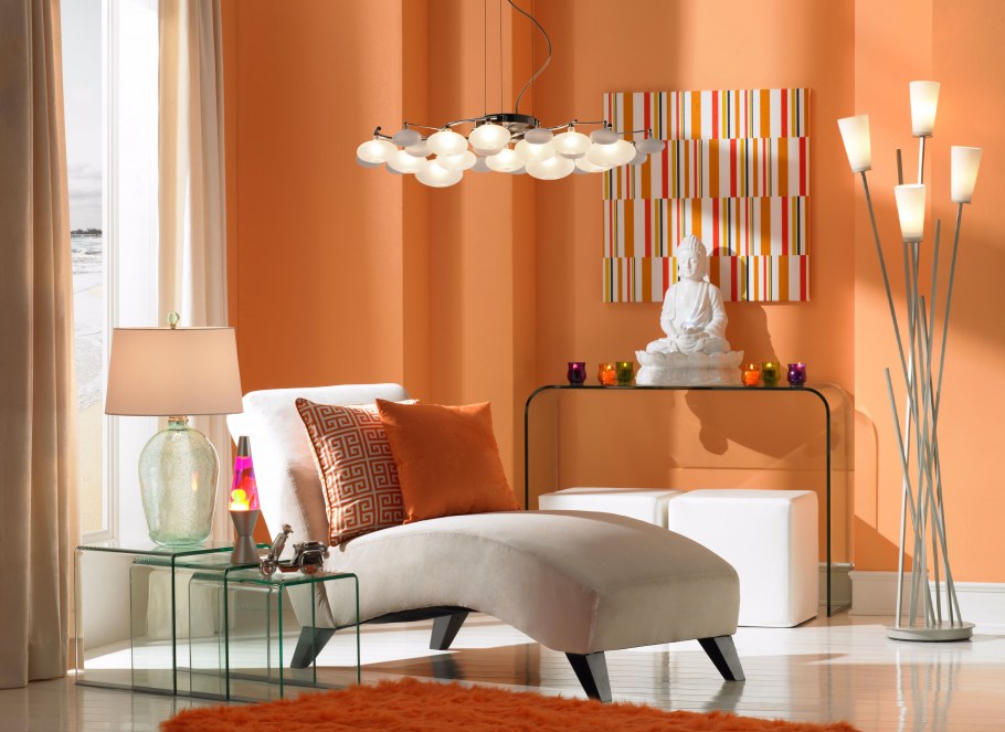 Коралловый цвет стен