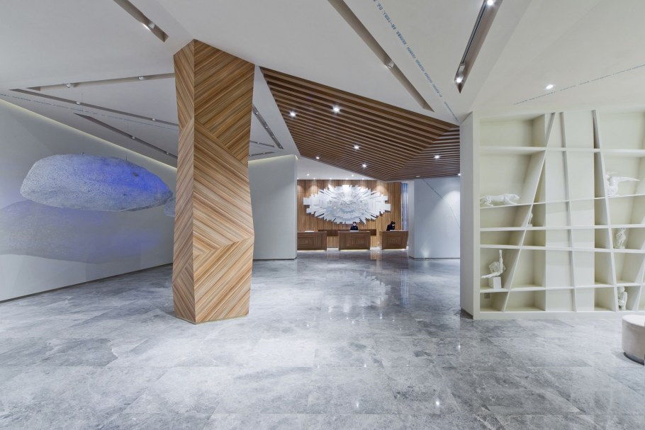 Напольный подсвечник