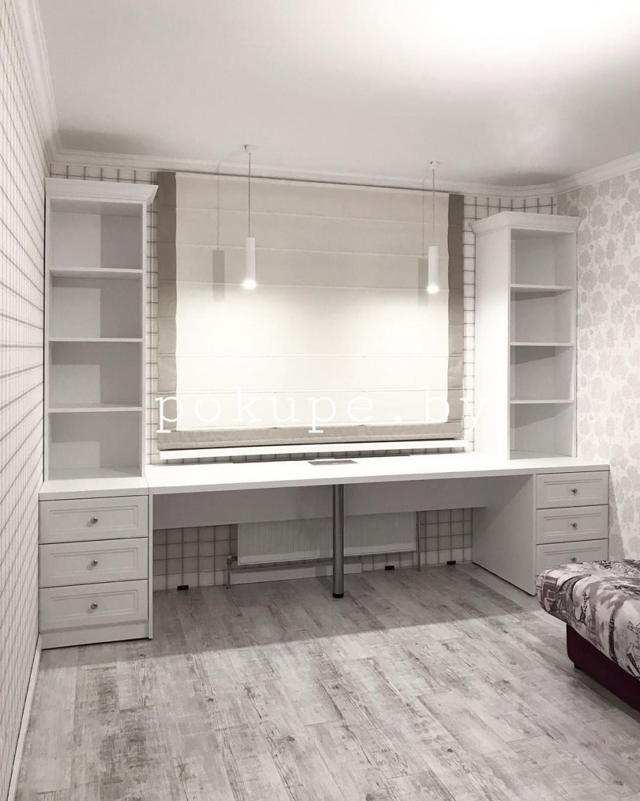 Детская комната интерьер стол у окна