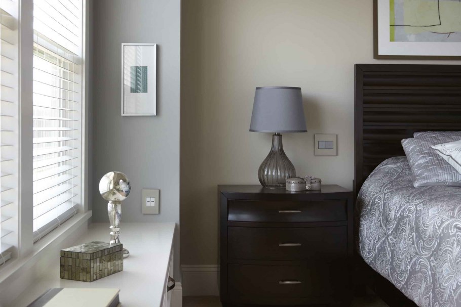 Прикроватная тумба с розетками