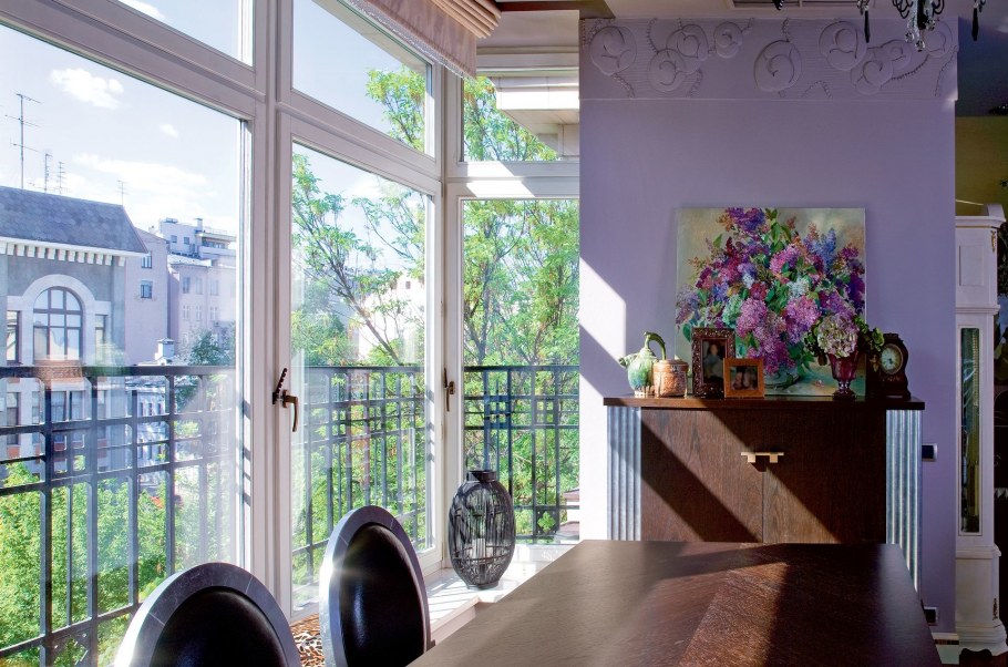 Фиолетовая комната для съемок