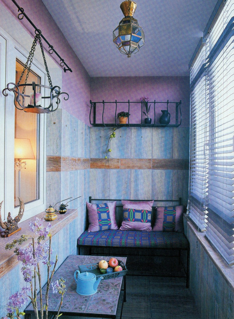 Балкон в фиолетовых тонах