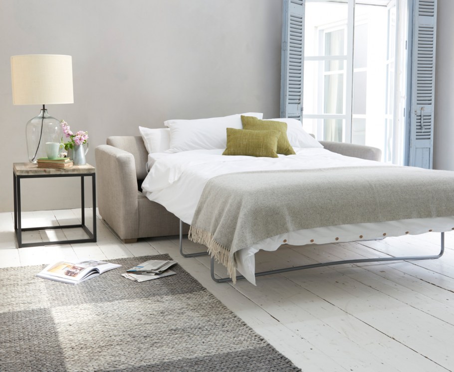 Кушетка в интерьере спальни