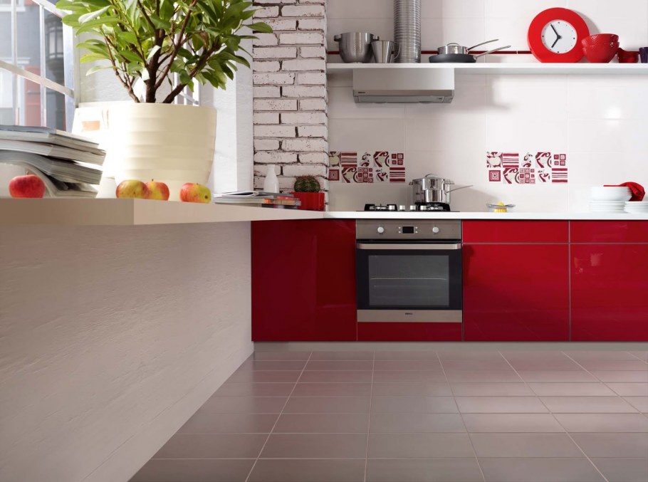 Красная плитка на кухне