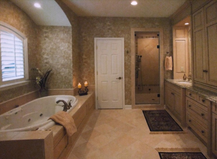 Маленькая квадратная прихожая