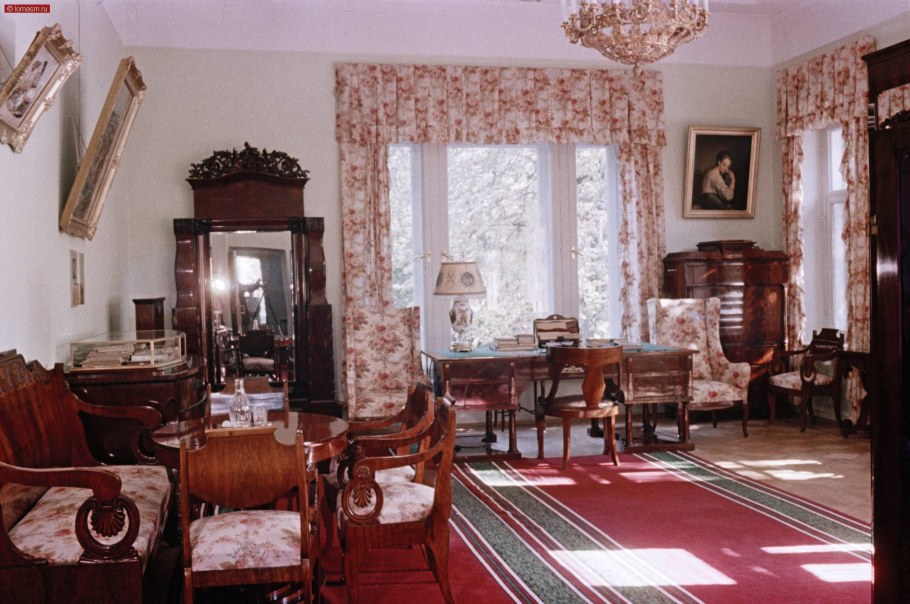 Комната в Советском стиле