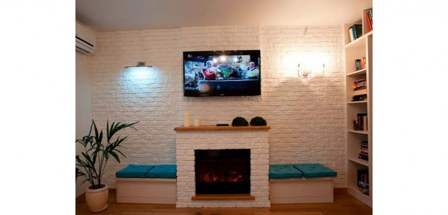 Белый кирпич в интерьере гостиной