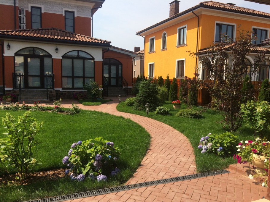 Ландшафт участка таунхауса