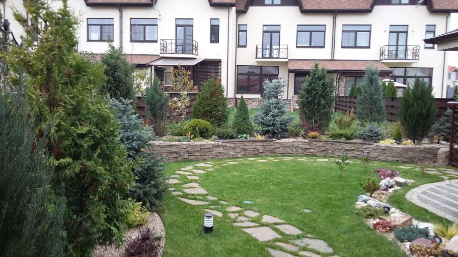 Придомовая территория коттеджа