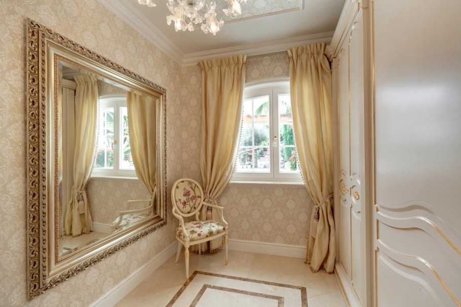 Спальня в светло бежевых тонах