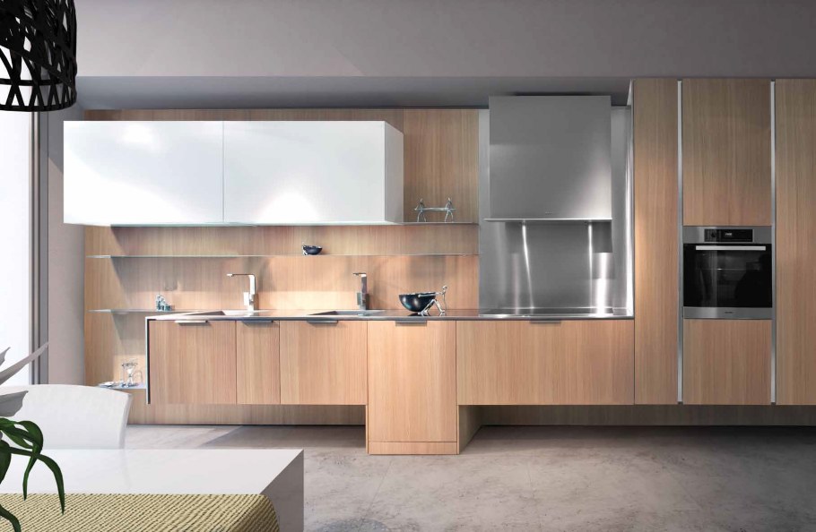 Кухня с открытыми верхними полками