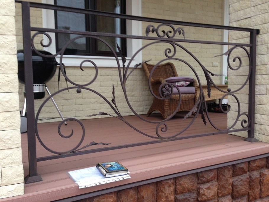 Веранда кованная приваренная к дому