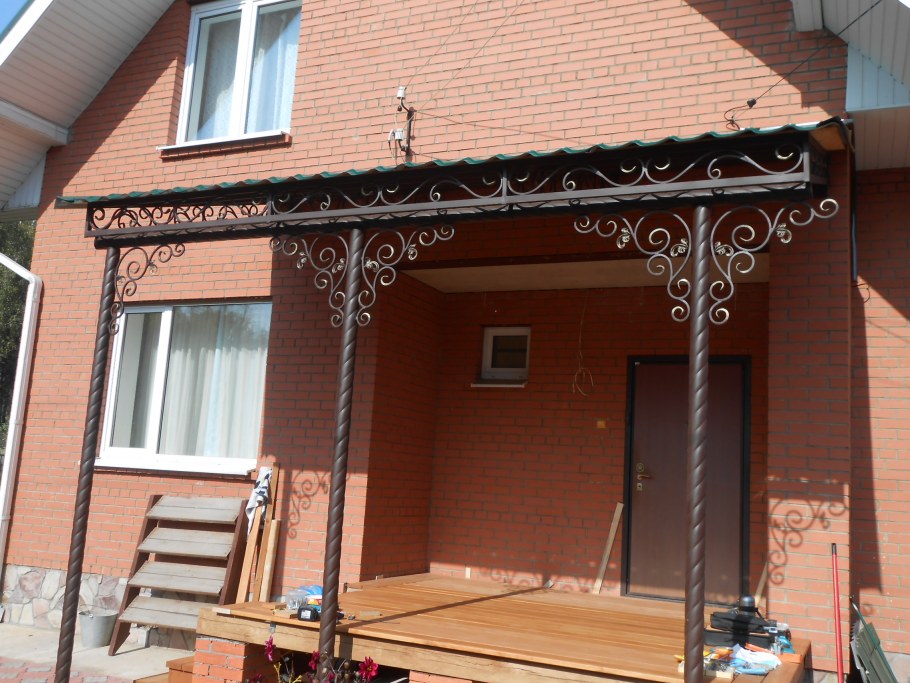 Навес над крыльцом из металлоч
