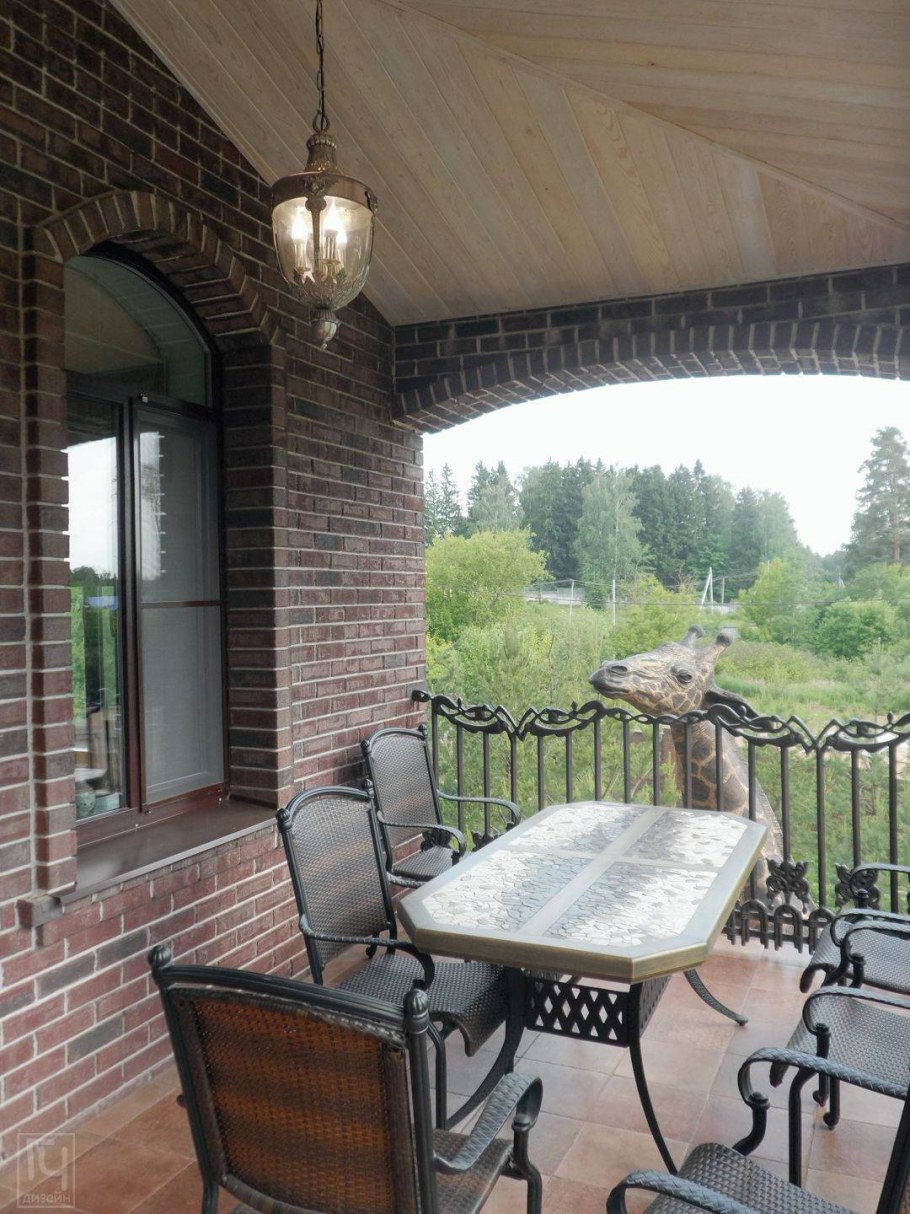 Металлическая лестница на крыльцо