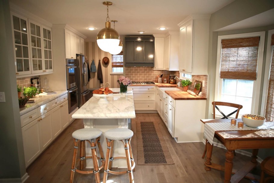 Уютная просторная кухня