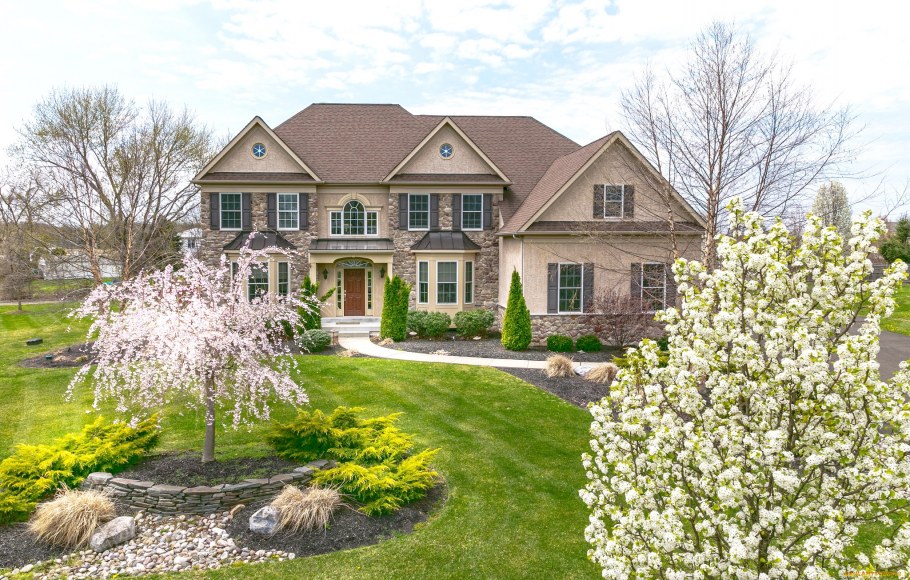 Коттедж с садом