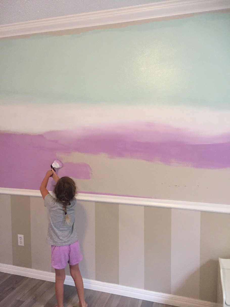 Окрашивание стен омбре сиреневый