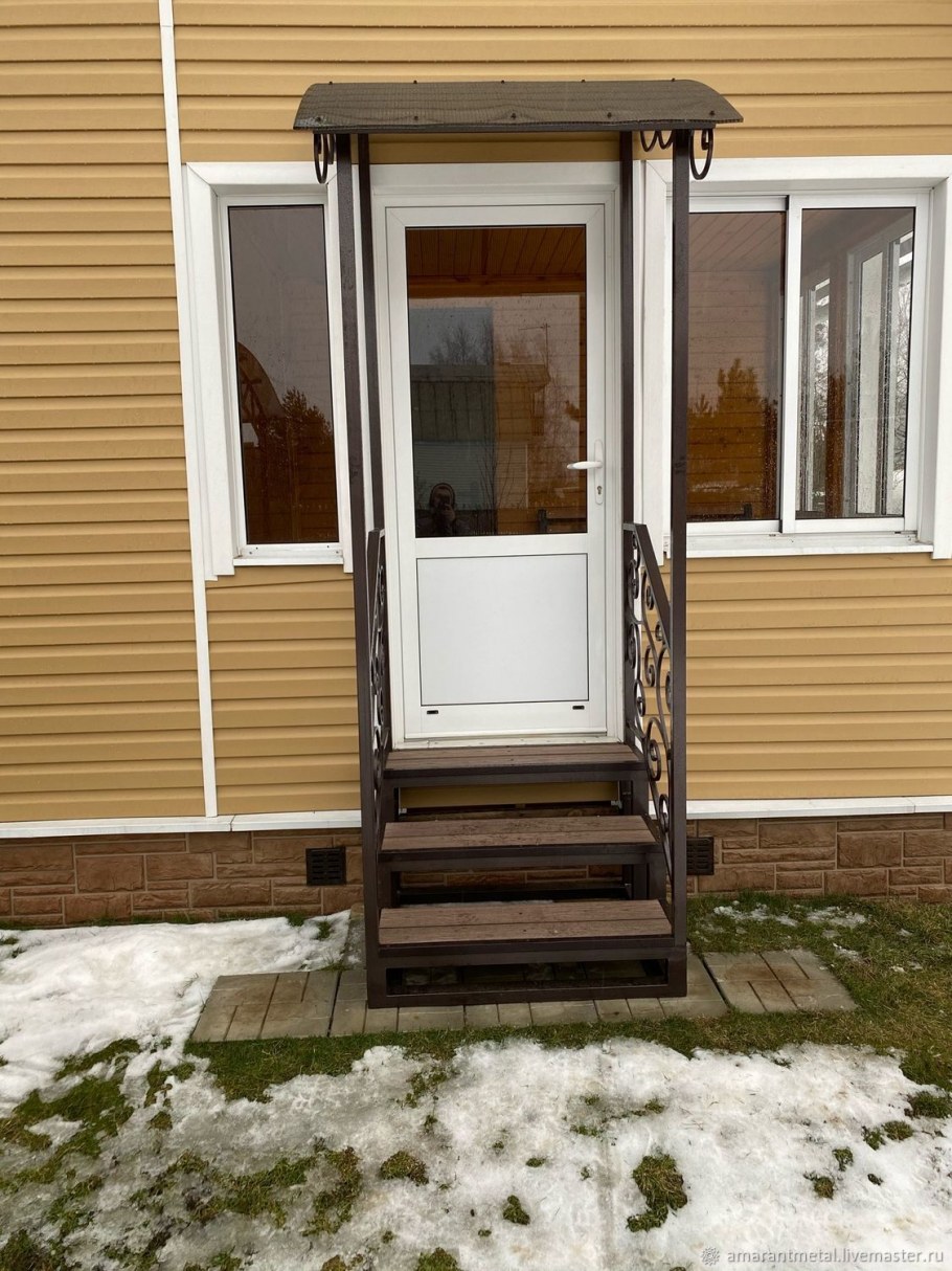 Козырек на крыльцо