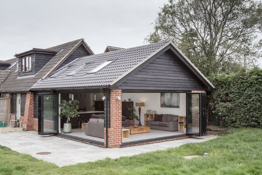 Стильный одноэтажный дом из кирпича