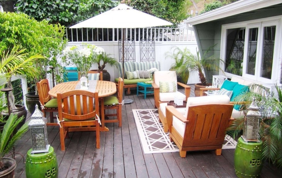 Открытые террасы на даче для шезлонга