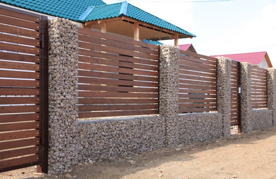 Забор из габионов и планкена