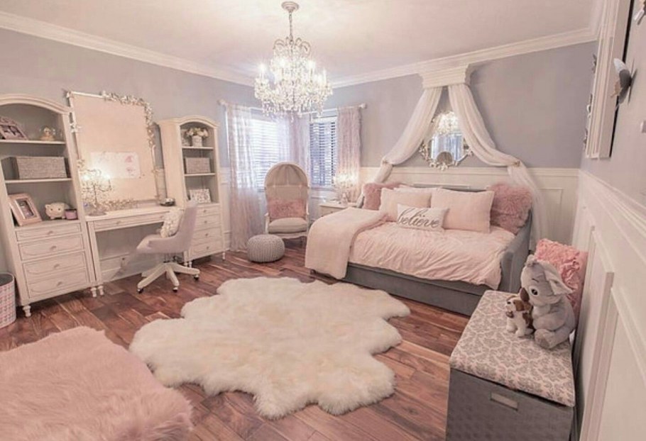 Спальня в стиле Барби