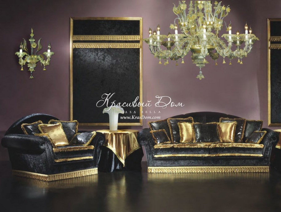 Золотой логотип на черном фоне