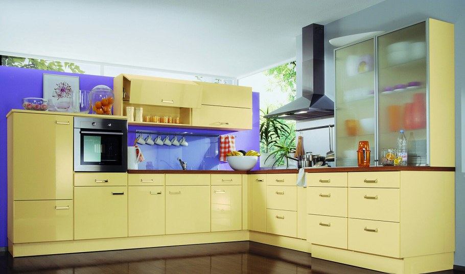 Кухонный гарнитур желтый с черным