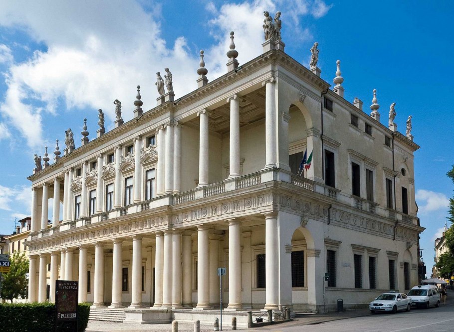 Миланский собор Дуомо Милан Италия