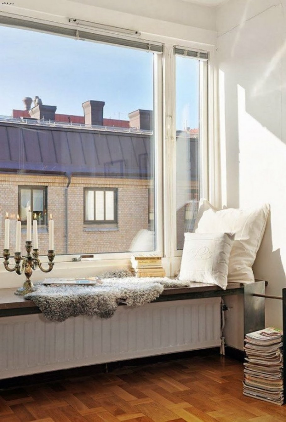 Широкий подоконник