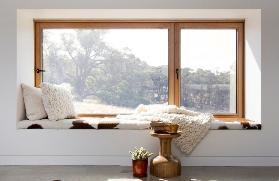 Подоконник диван