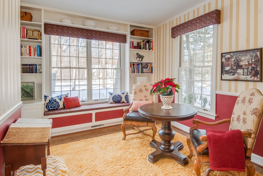 Подоконник диван