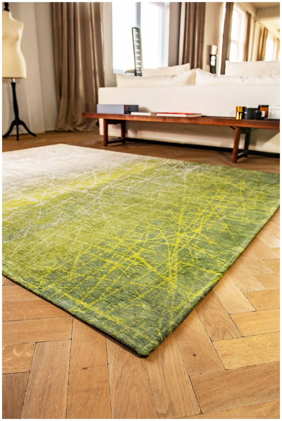 Зеленый коврик в интерьере