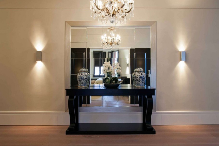 Зеркало с бра в прихожую