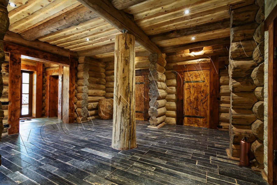Интерьер дома из рубленного бревна