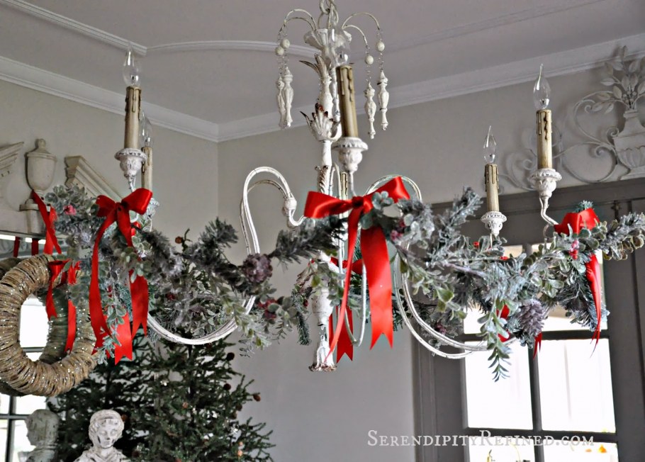 Украшение люстры к новому году