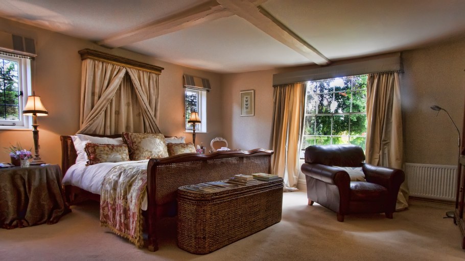 Спальня в разных стилях