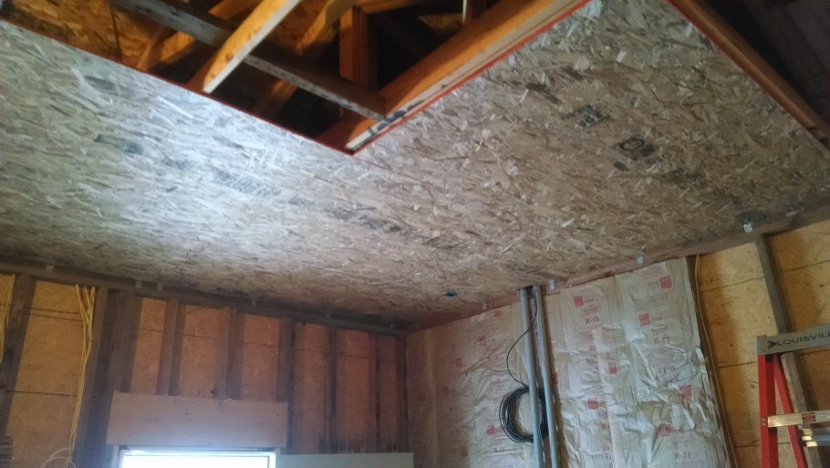 Потолок дерево и гипсокартон